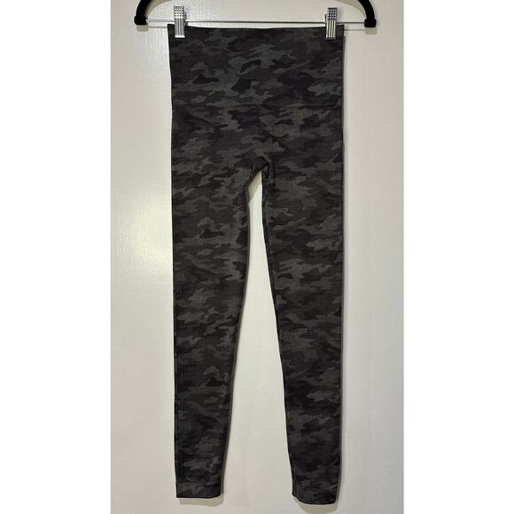 SPANX Look At Me Now Seamless Shapewear Gray Camo Cropped Leggings EUC - Picture 1 of 10